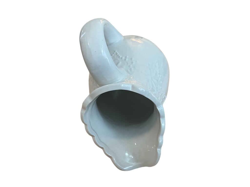 French Vintage Laver à la main seulevant White Pitcher/Creamer